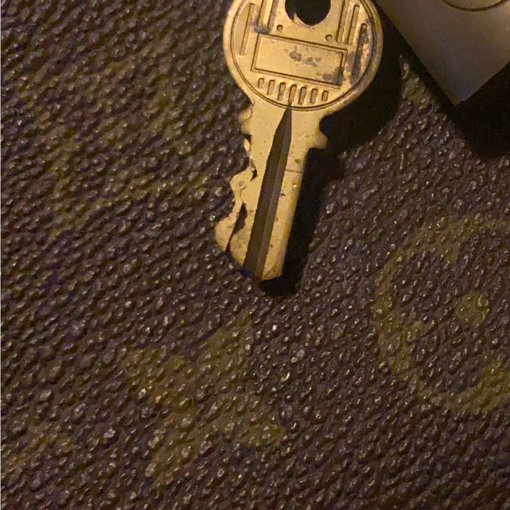 Brown Monogram Travel Bag Louis Vitton? - Picture 10 of 10